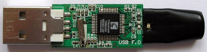 Modyfikacja pendrive-a - nałożona czarna koszulka termokurczliwa