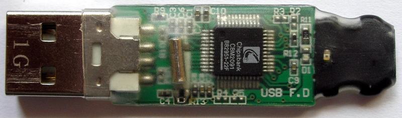 Modyfikacja pendrive-a - przycięta przezroczysta koszulka termokurczliwa